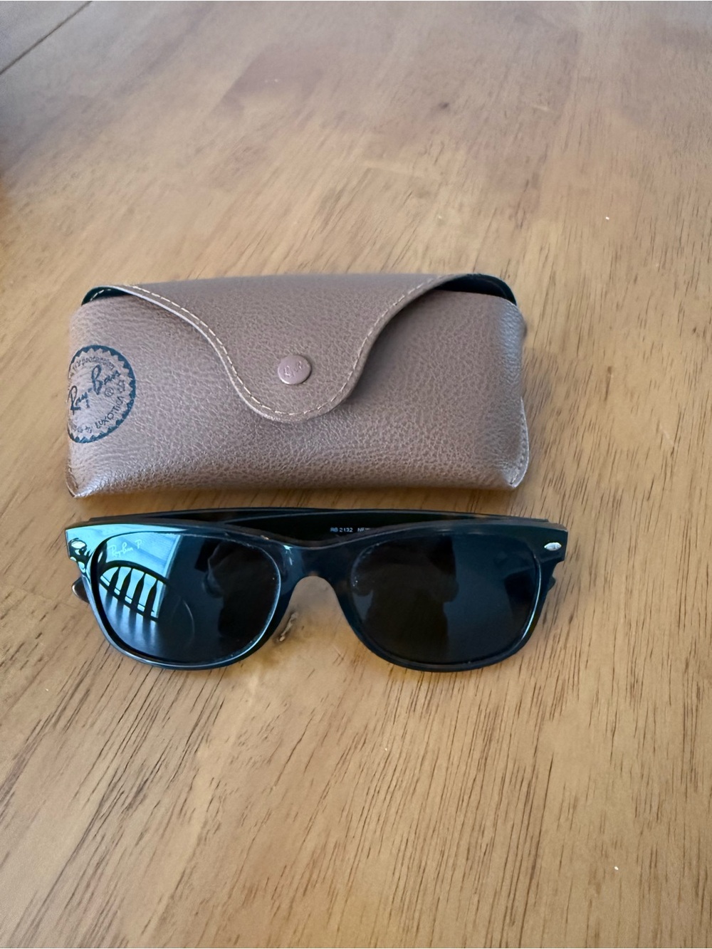 Ray-Ban Black Wayfarer Sunglasses with Brown Case- tortoise